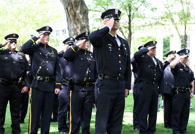Saluting Fallen Officers / photo by John P aul